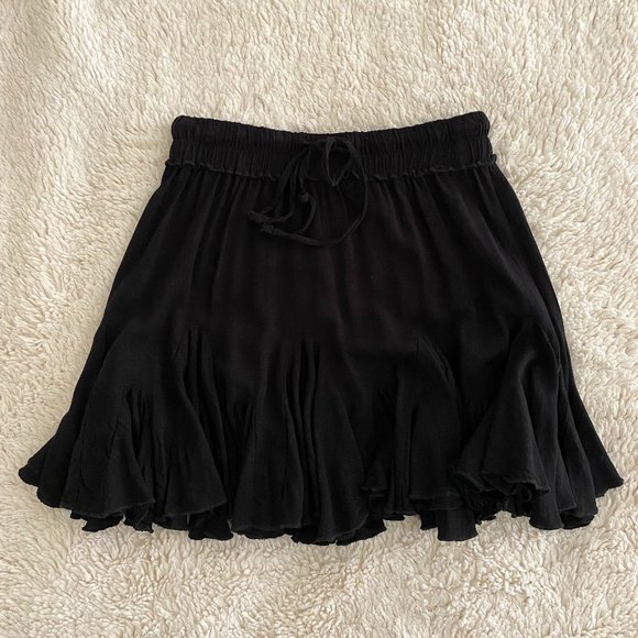 Princess Polly Dresses & Skirts - Princess Polly Black Skirt Size 8
